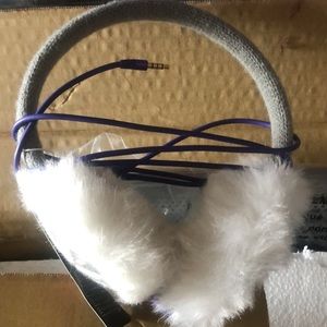 Earmuff Headphones.                 @strg